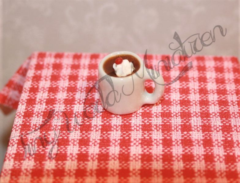 Tasse heiße Schokolade Puppenhaus