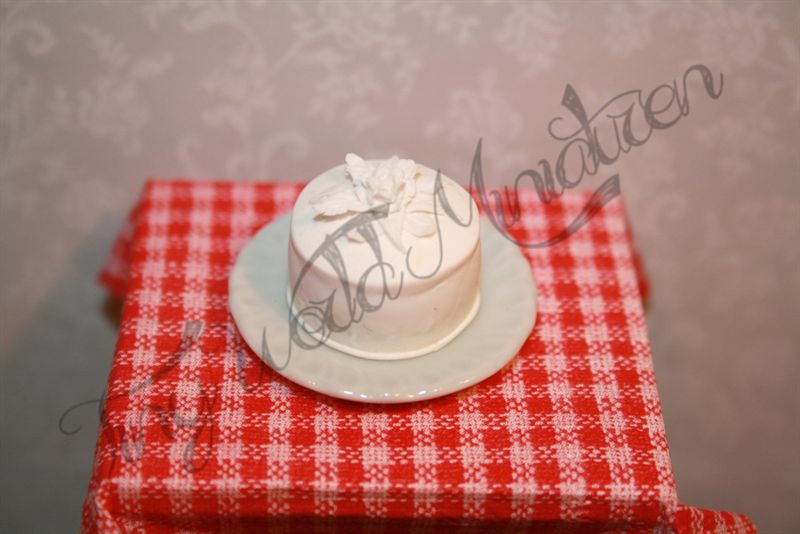 Torte weiß mit Rose Puppenhaus